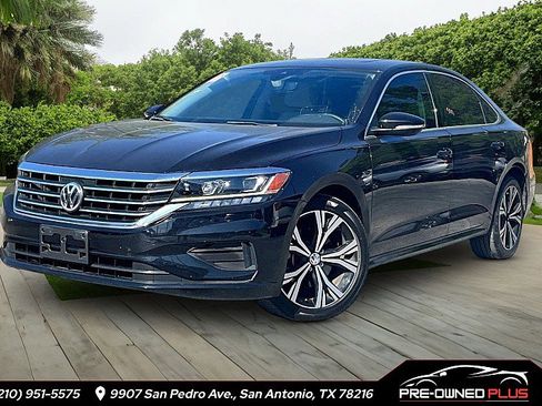 Used 2022 Volkswagen Passat 2.0T SE FWD image 1