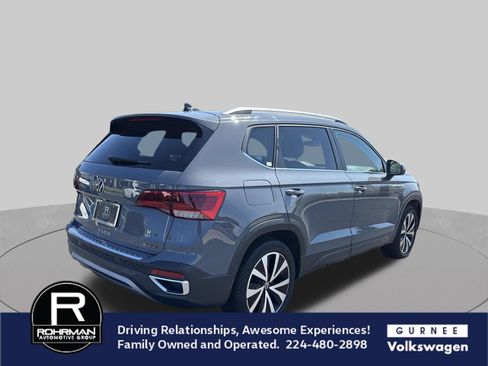 Used 2023 Volkswagen Taos SE w/ Panoramic Sunroof Package AWD/4WD image 11