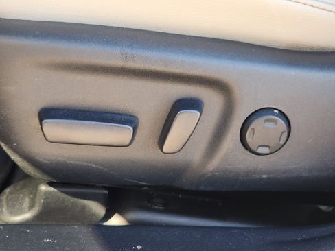 Used 2016 Toyota Avalon XLE Premium image 26