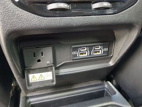 Used 2023 Jeep Grand Cherokee L Laredo image 18