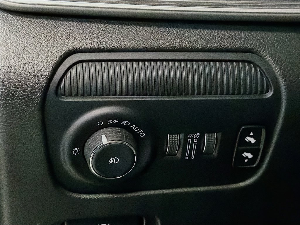 Used 2022 Jeep Wagoneer Series III AWD/4WD image 12