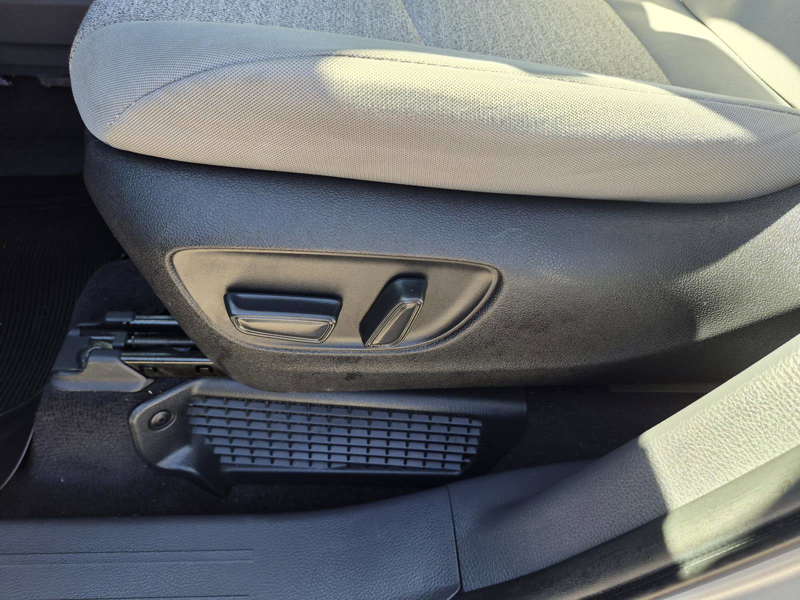 Used 2022 Toyota Sienna LE FWD image 18