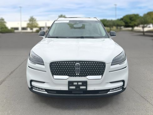 Certified 2021 Lincoln Aviator Reserve w/ Equipment Group 201A AWD/4WD image 2