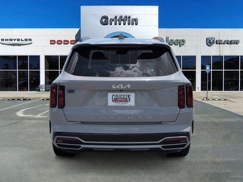 Used 2022 Kia Sorento EX w/ Panoramic Sunroof Package FWD image 8