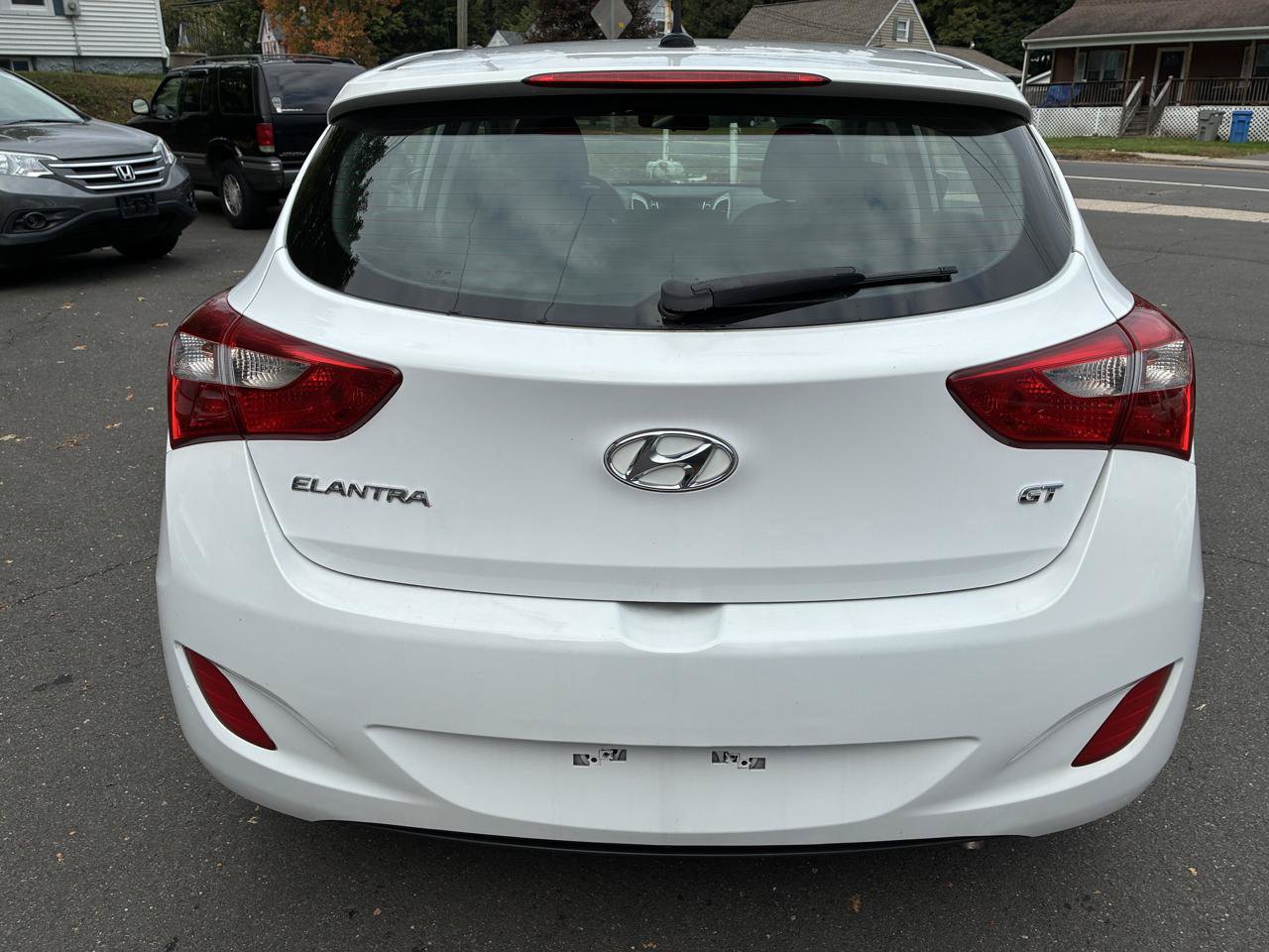Used 2017 Hyundai Elantra GT FWD image 4