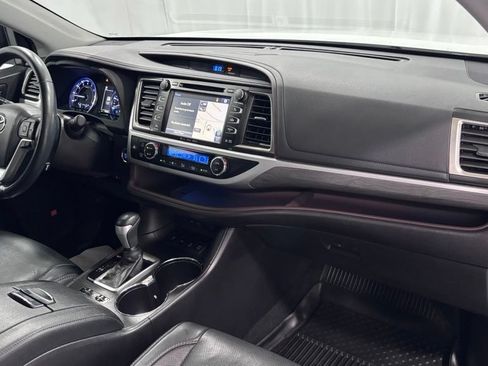 Used 2019 Toyota Highlander Limited AWD/4WD image 17