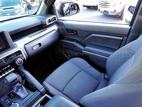 Used 2025 Toyota Tacoma SR5 AWD/4WD image 30
