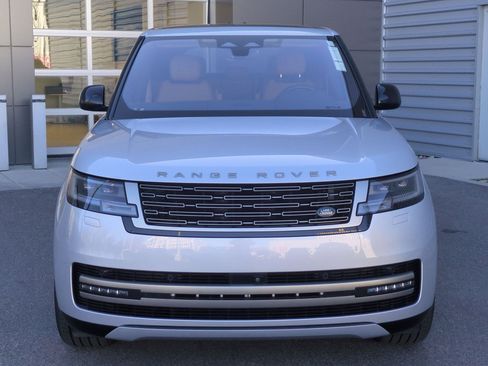 Used 2023 Land Rover Range Rover SE image 2