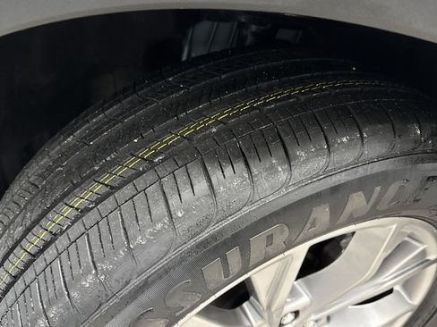 Used 2023 Ford Explorer Limited image 38