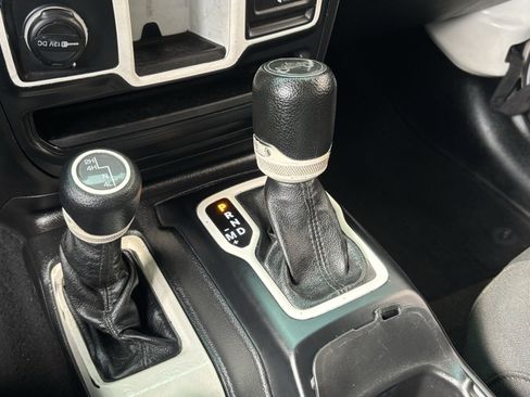 Used 2018 Jeep Wrangler Unlimited Sport image 26