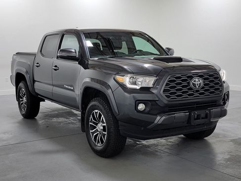 Used 2020 Toyota Tacoma TRD Sport w/ Technology Package AWD/4WD image 2