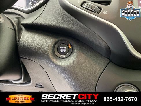 Used 2019 Jeep Cherokee Trailhawk AWD/4WD image 16