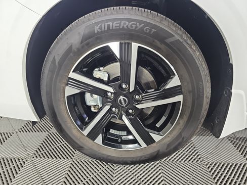 Used 2025 Nissan Sentra SV w/ All-Weather Package FWD image 13
