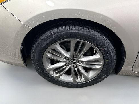 Used 2017 Toyota Camry SE w/ Moonroof Package FWD image 31