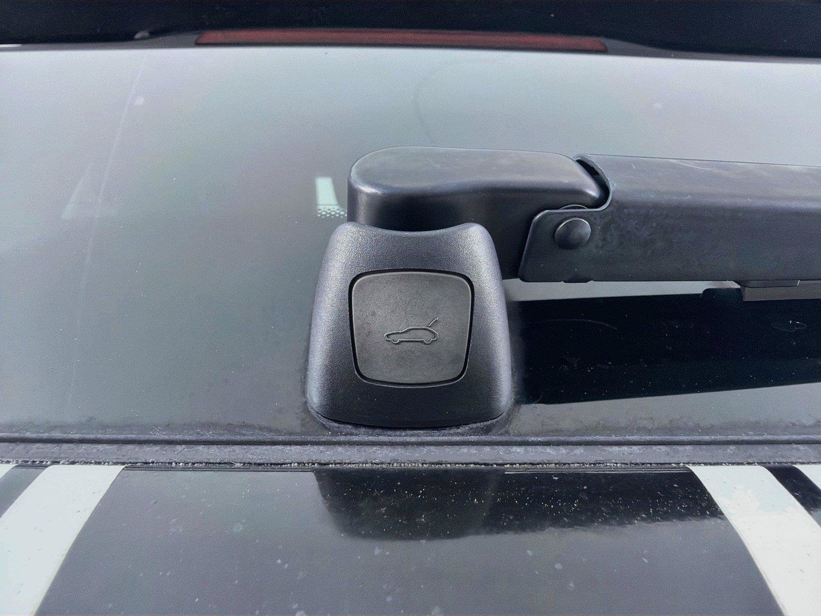 Certified 2022 Porsche Macan AWD/4WD image 24