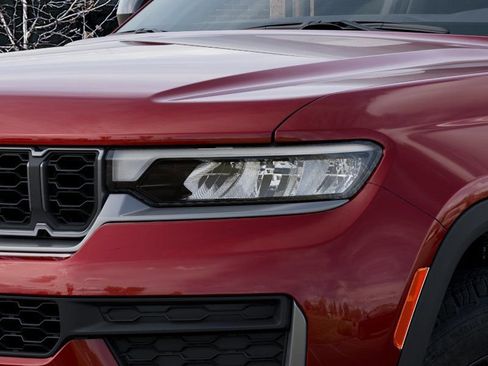 New 2026 Jeep Grand Cherokee Altitude RWD image 10