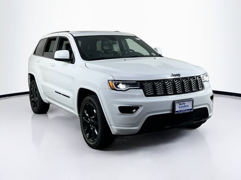 Used 2022 Jeep Grand Cherokee Laredo X AWD/4WD image 3