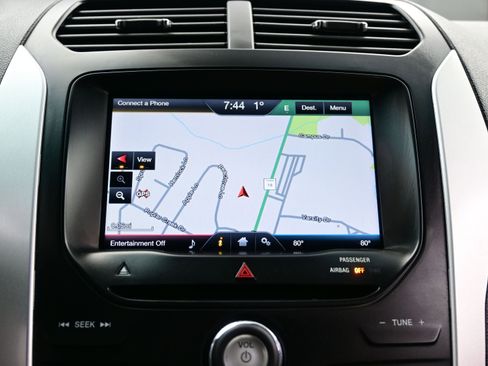 Used 2015 Ford Explorer XLT w/ Equipment Group 202B image 18