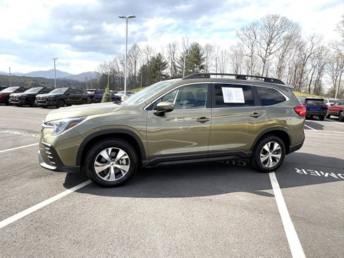 Used 2025 Subaru Ascent Premium image 4