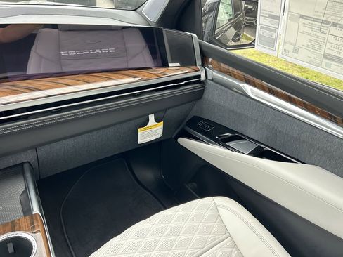 New 2026 Cadillac Escalade Platinum Sport image 21