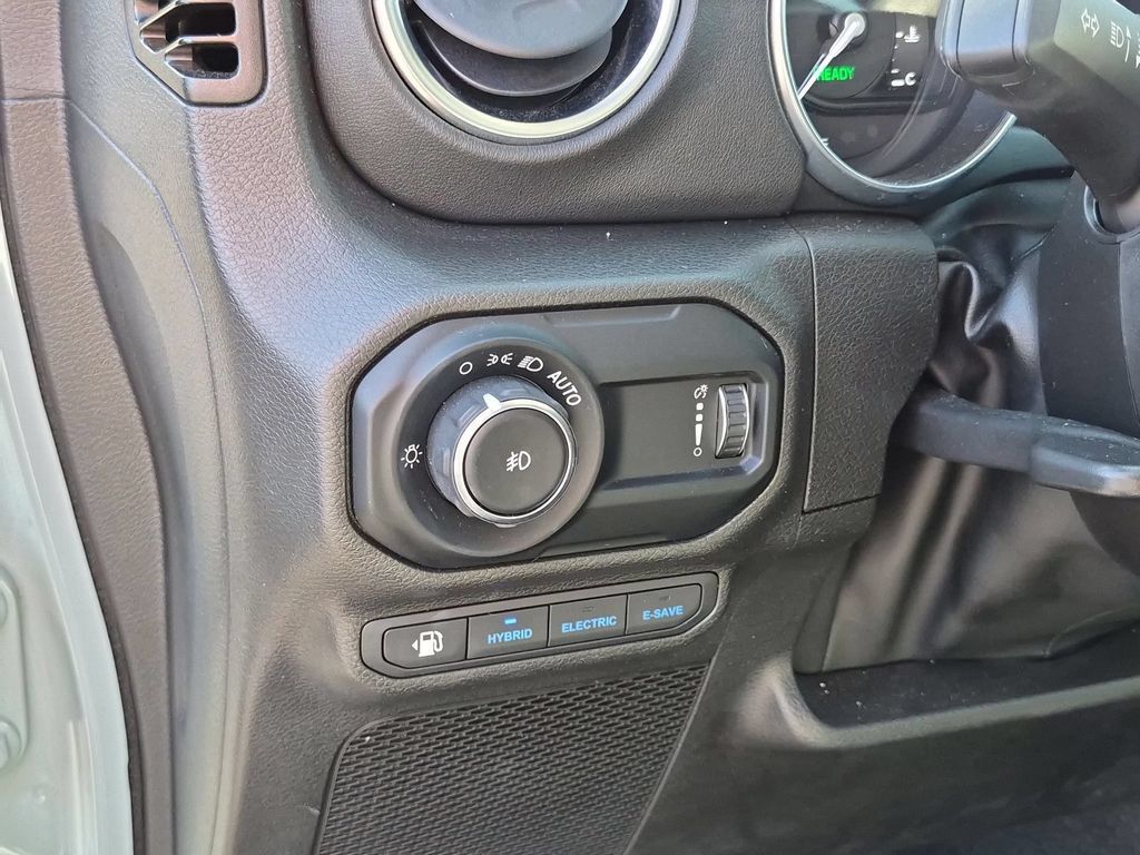 Used 2023 Jeep Wrangler Unlimited Sahara w/ Cold Weather Group AWD/4WD image 13