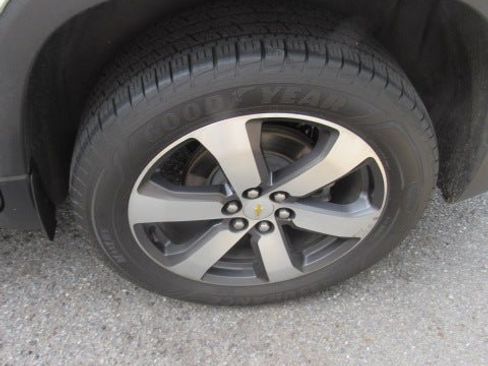 Used 2020 Chevrolet Traverse LT w/ LT Premium Package FWD image 6