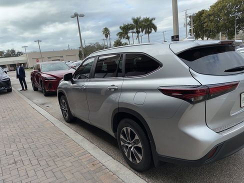 Used 2024 Toyota Highlander XLE image 9