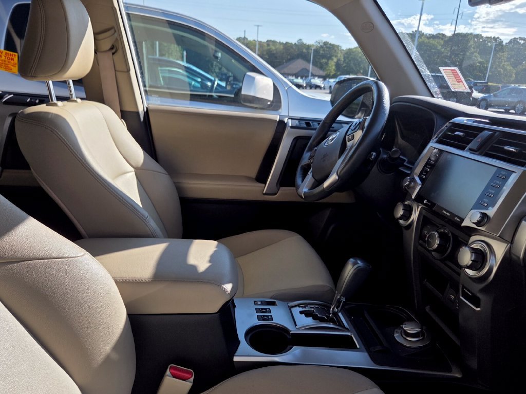 Used 2024 Toyota 4Runner SR5 Premium w/ Moonroof Package AWD/4WD image 10