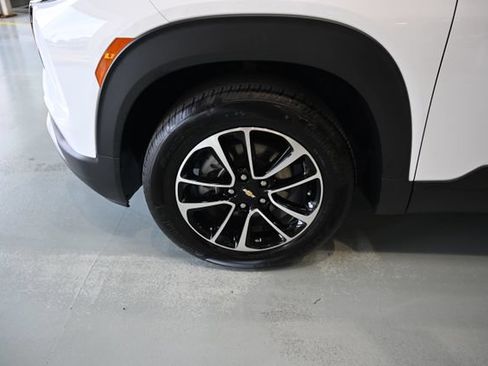Certified 2025 Chevrolet TrailBlazer LT w/ LT Cold Weather Package FWD image 30