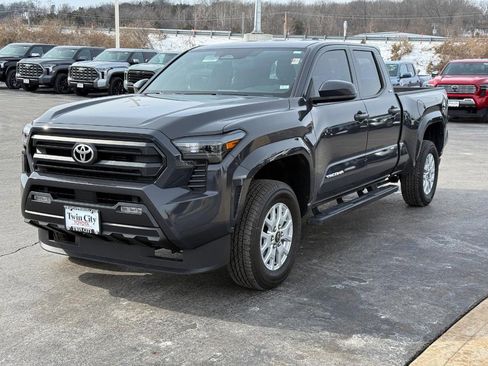 Used 2025 Toyota Tacoma SR5 image 9