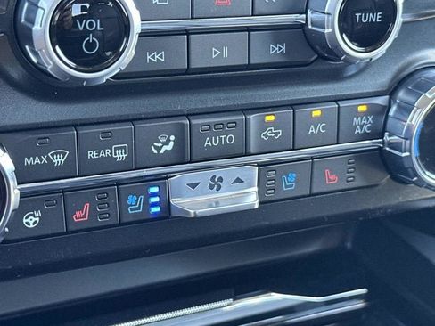 New 2026 Ford F250 Lariat w/ Black Appearance Package image 25