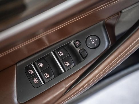 Used 2018 BMW M550i xDrive image 40