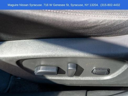 Used 2018 Nissan Rogue SV AWD/4WD image 20