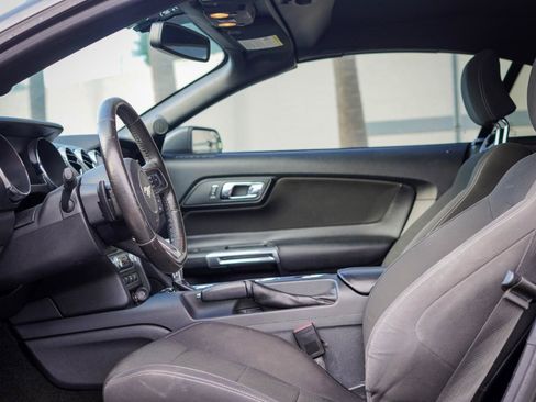 Used 2016 Ford Mustang Convertible RWD image 6