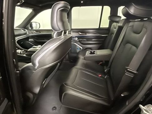 Used 2023 Jeep Grand Cherokee Overland w/ Luxury Tech Group IV AWD/4WD image 26