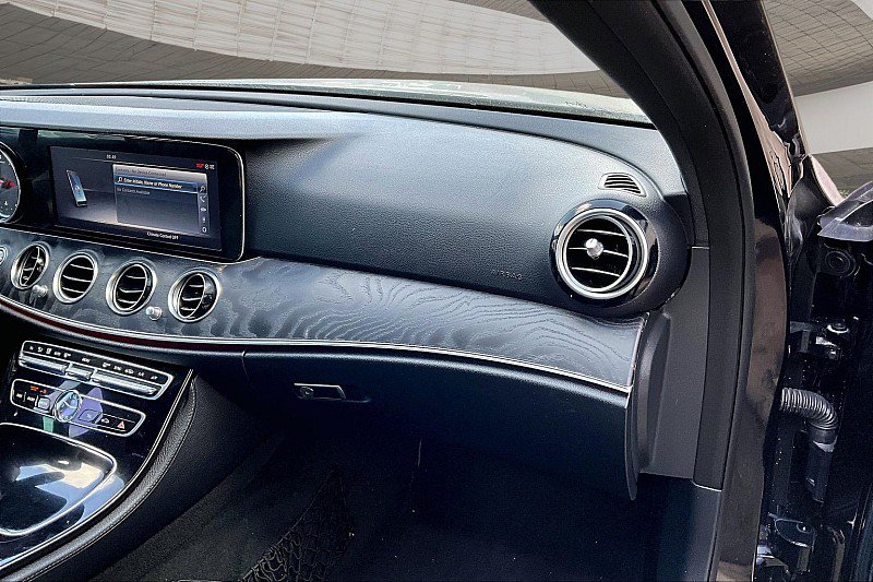 Used 2017 Mercedes-Benz E 300 image 13