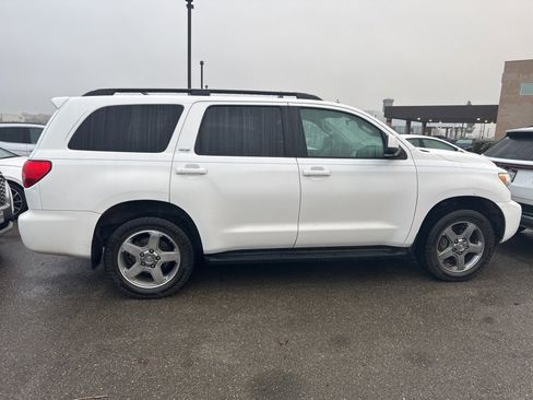 Used 2014 Toyota Sequoia SR5 image 9