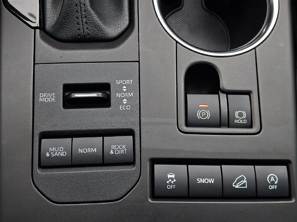 Used 2021 Toyota Highlander XLE AWD/4WD image 26