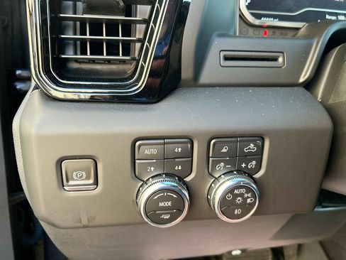 Used 2023 GMC Sierra 1500 AT4 w/ AT4 Preferred Package AWD/4WD image 21