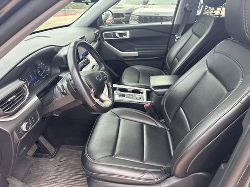 Used 2020 Ford Explorer XLT w/ Equipment Group 202A AWD/4WD image 8