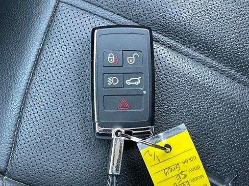 Used 2024 Land Rover Range Rover Evoque Dynamic SE AWD/4WD image 32