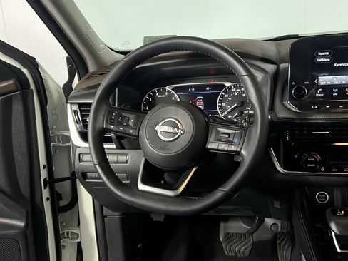 Used 2023 Nissan Rogue SL w/ SL Premium Package image 14