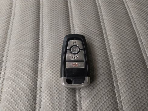 Used 2019 Ford Fusion SE image 32