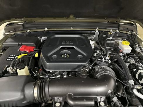 Used 2025 Jeep Wrangler Unlimited Rubicon AWD/4WD image 25