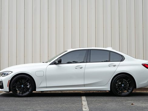 Used 2021 BMW 330e w/ M Sport Package RWD image 8