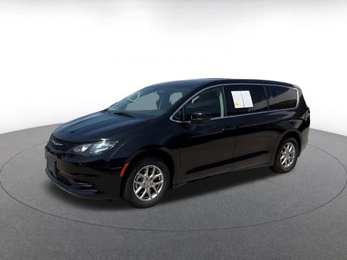 Used 2024 Chrysler Voyager LX FWD image 6