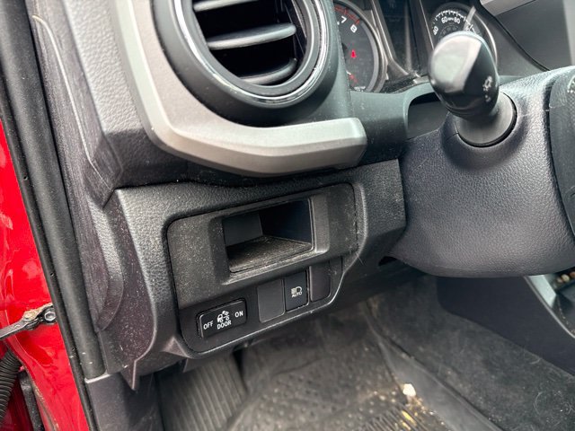 Used 2018 Toyota Tacoma SR5 AWD/4WD image 13