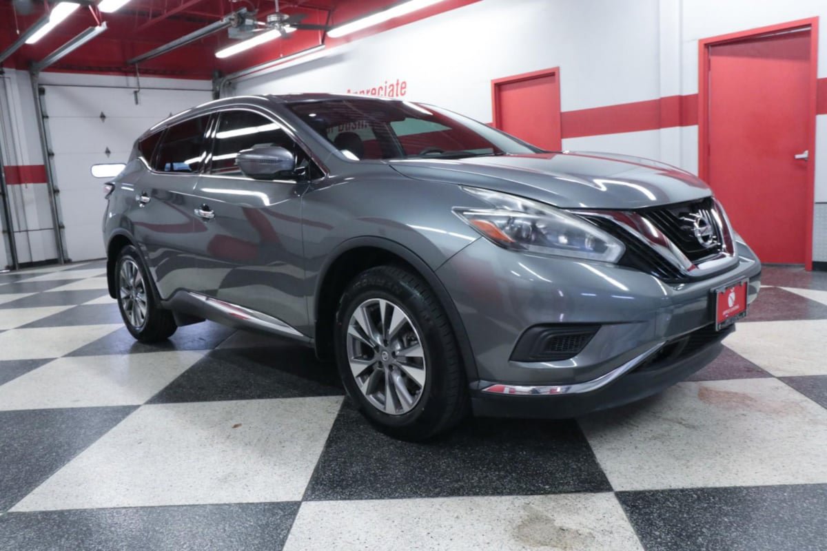 Used 2018 Nissan Murano S FWD image 2