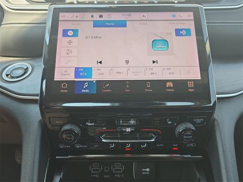 Used 2023 Jeep Grand Cherokee Limited image 13