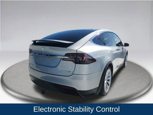 Used 2018 Tesla Model X 75D image 11